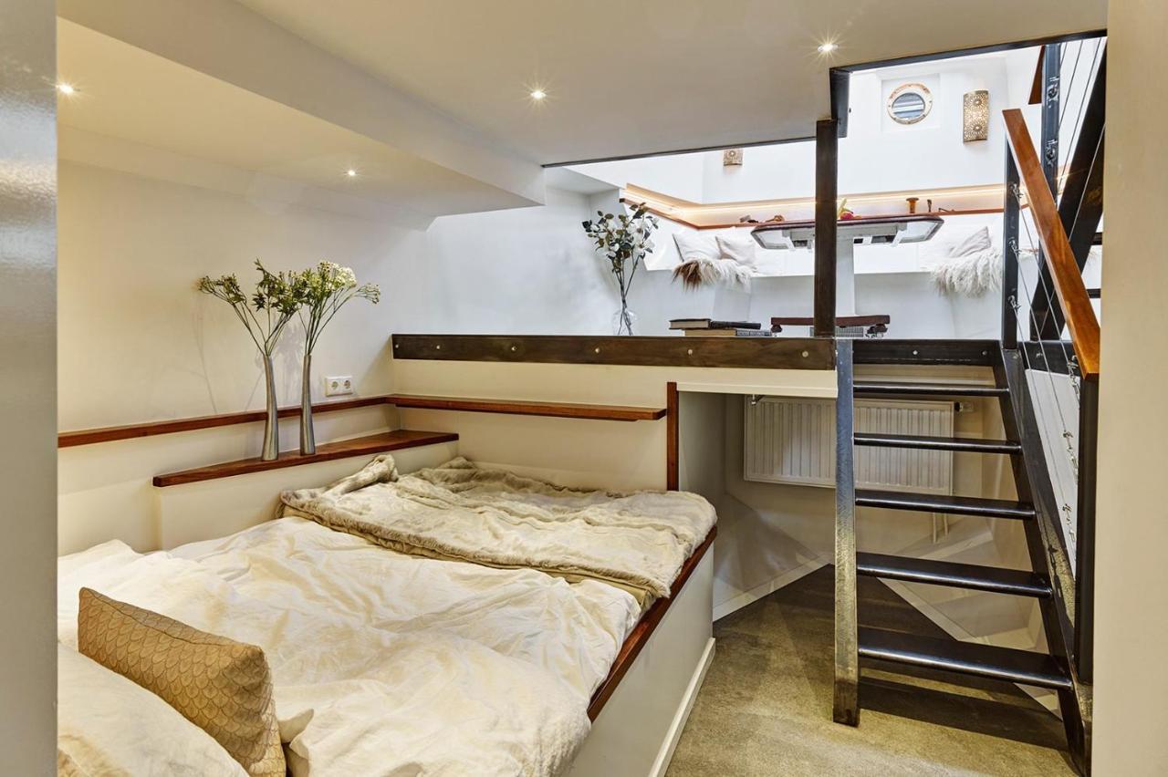 A304 Romantic Seaship In Top Center Amsterdam Exterior foto