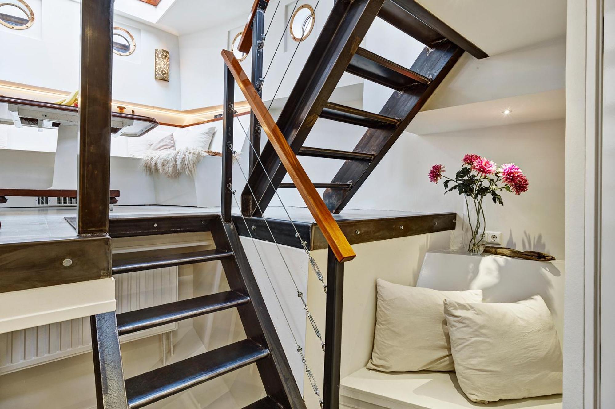 A304 Romantic Seaship In Top Center Amsterdam Exterior foto